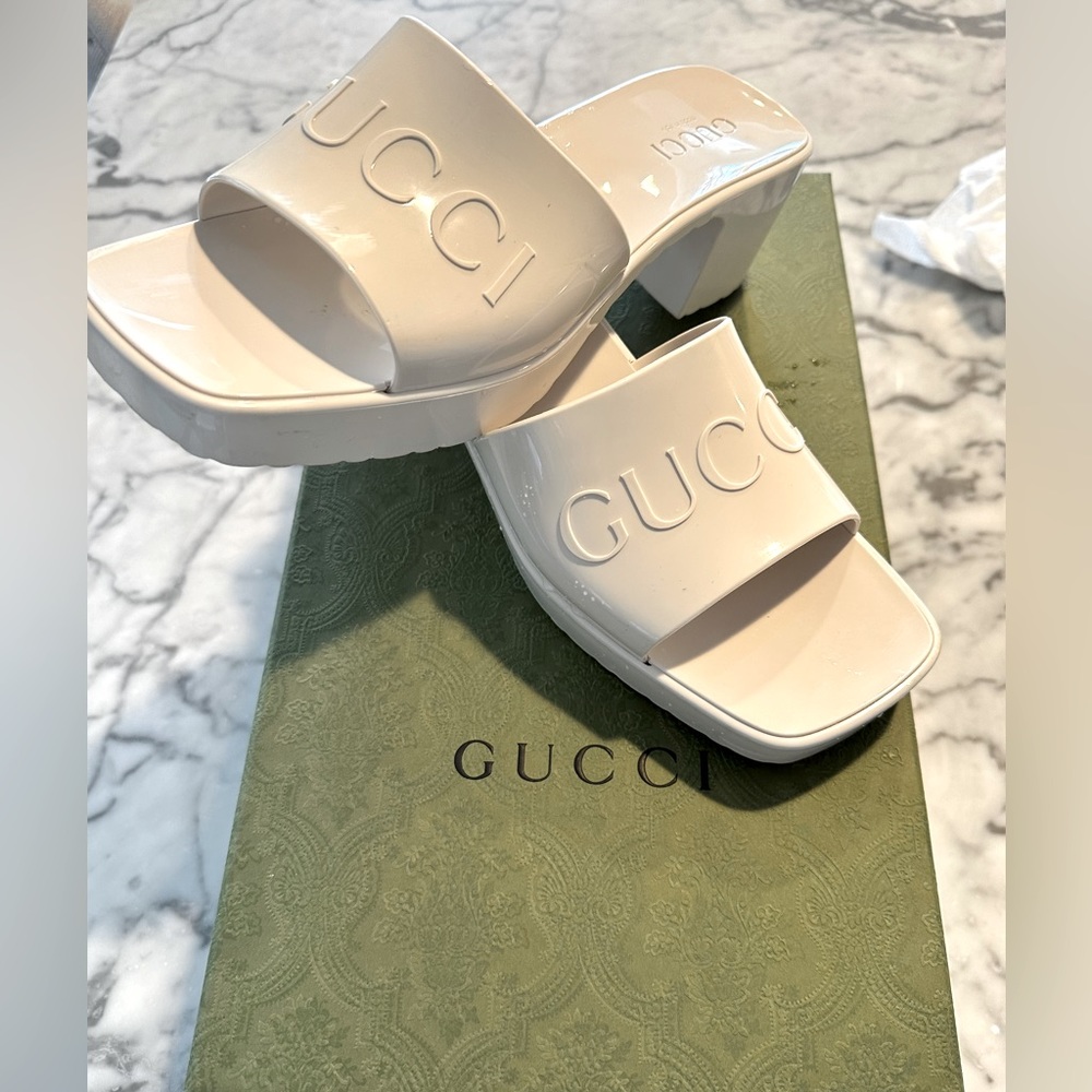 Gucci Rubber Slide Sandals / only worn once